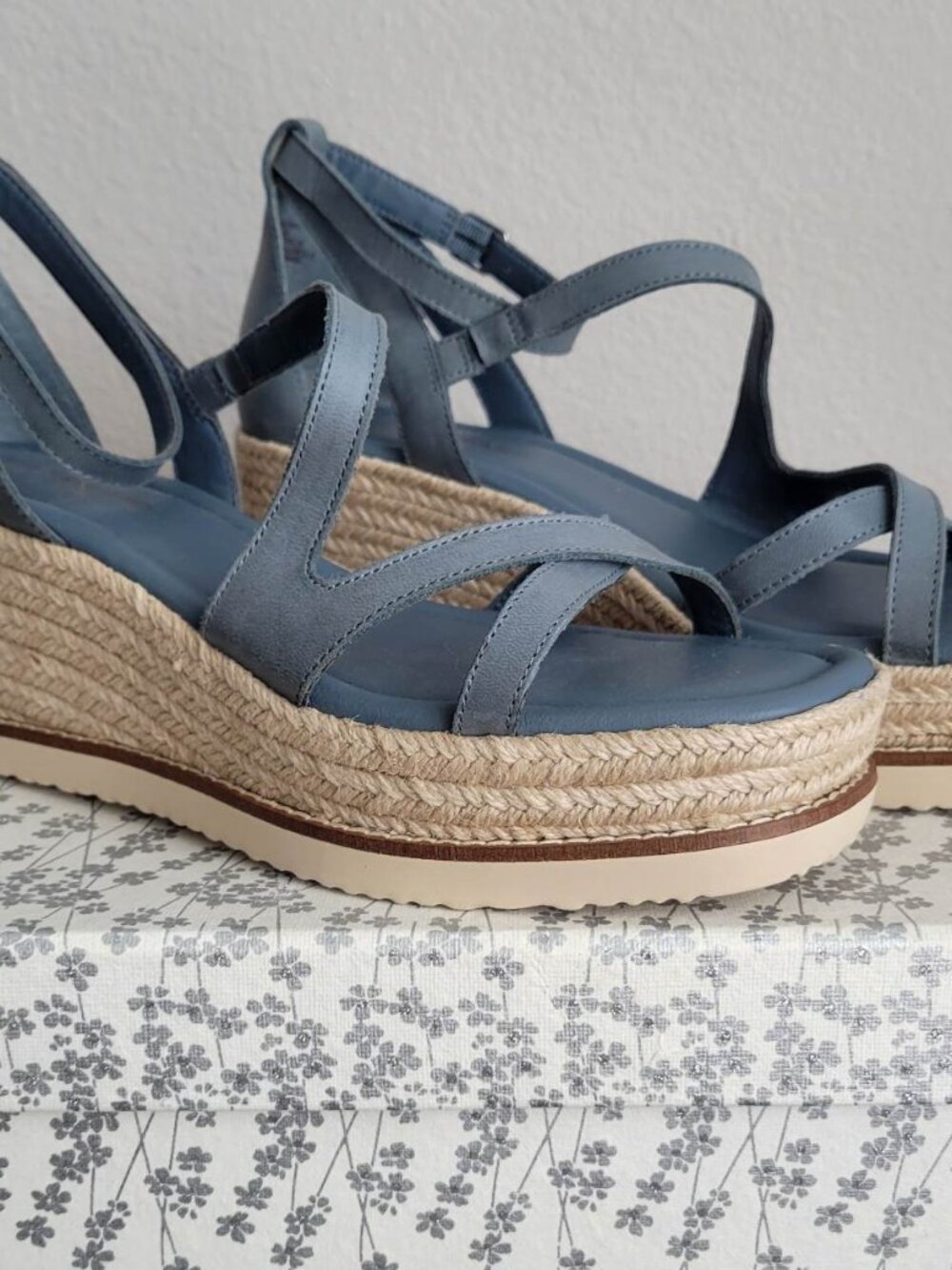 Lucky Brand Carolie Strappy Espadrille Wedge NWOT - Size 8